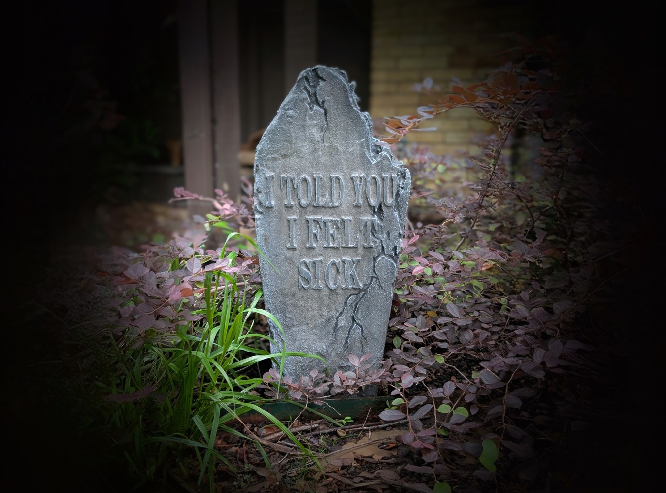 A cracked Elegy & Ivy Classic Series 